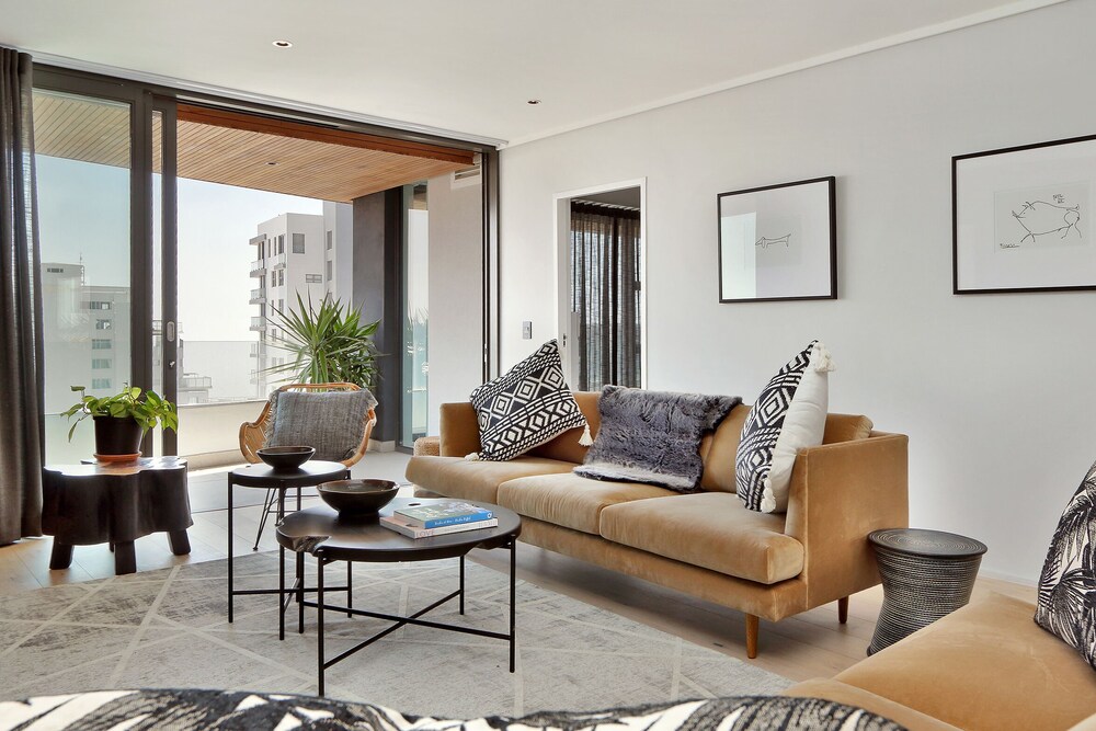 Cosmopolitan Apartments — 4-Star Luxury Hotel in Cape Town, South Africa