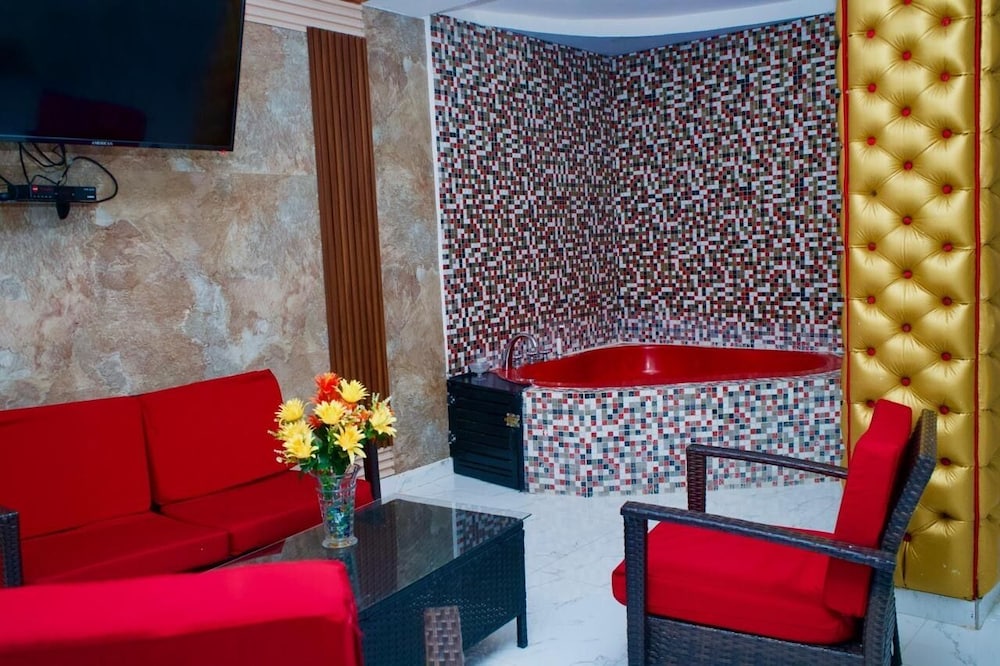 Hotel pool city — hotel in Bonao