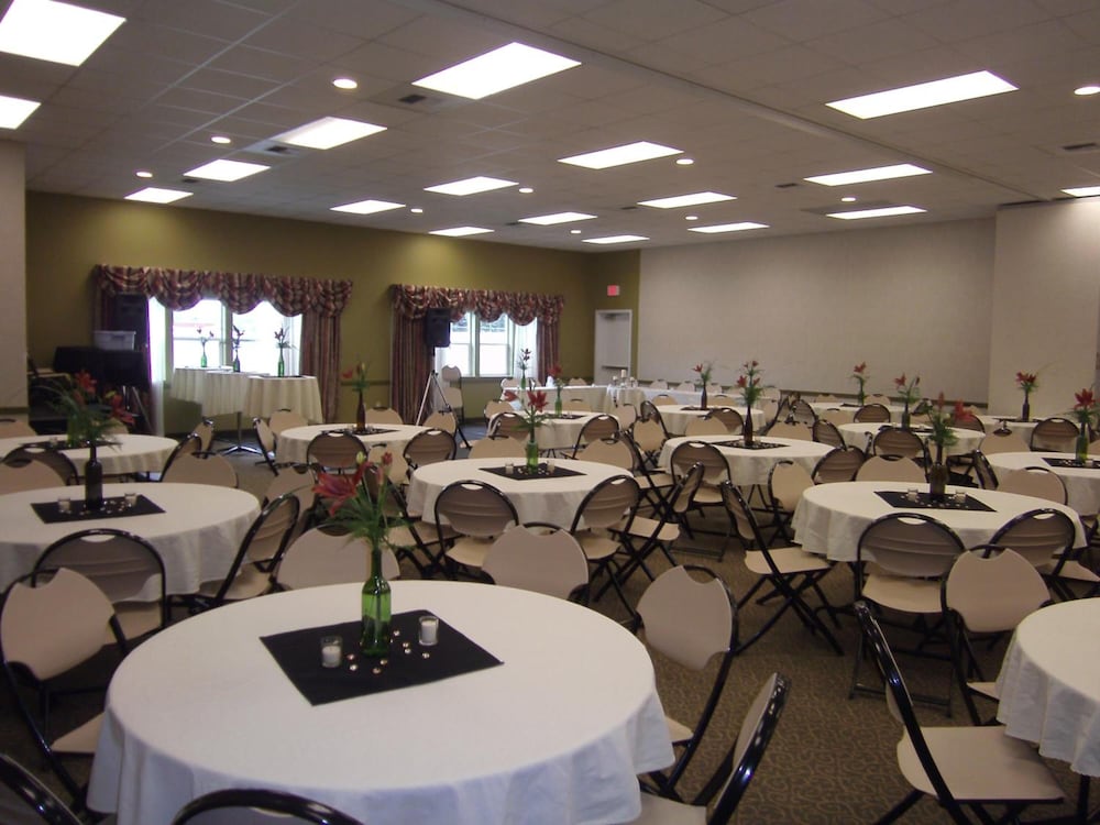 Stay Beyond Inn & Suites - photo 22