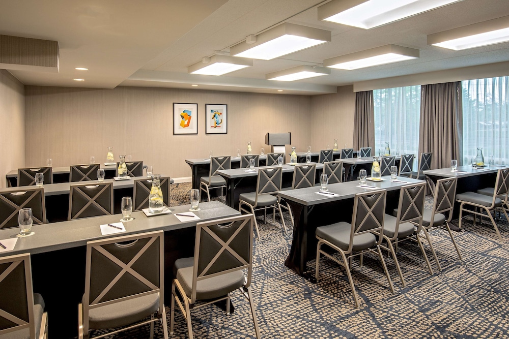 DoubleTree by Hilton Chicago North Shore Conference Center - photo 58