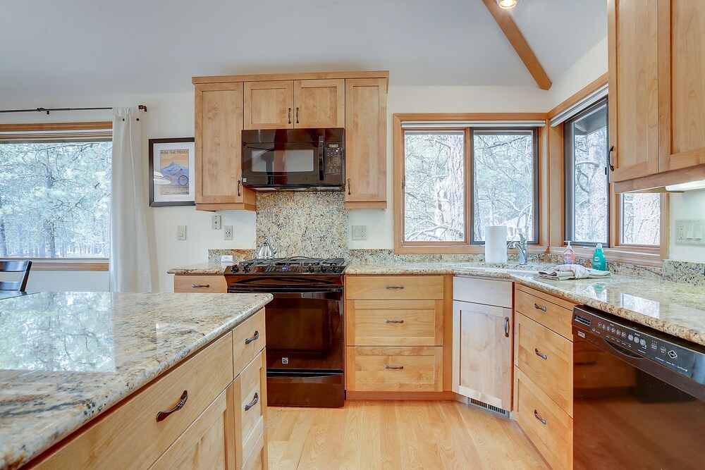 7 Cedar Private Cul de sac include Hot Tub with Forest View by RedAwning - photo 7