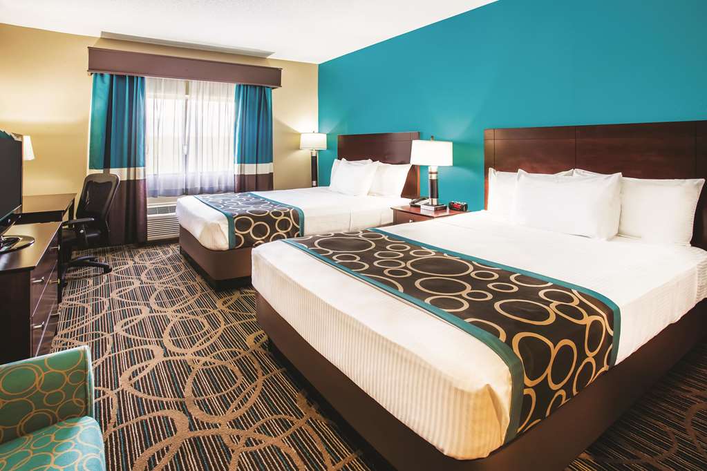 La Quinta Inn & Suites by Wyndham Evansville - photo 11