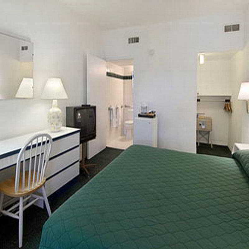 Travelodge Monaco Oceanfront Resort - photo 4
