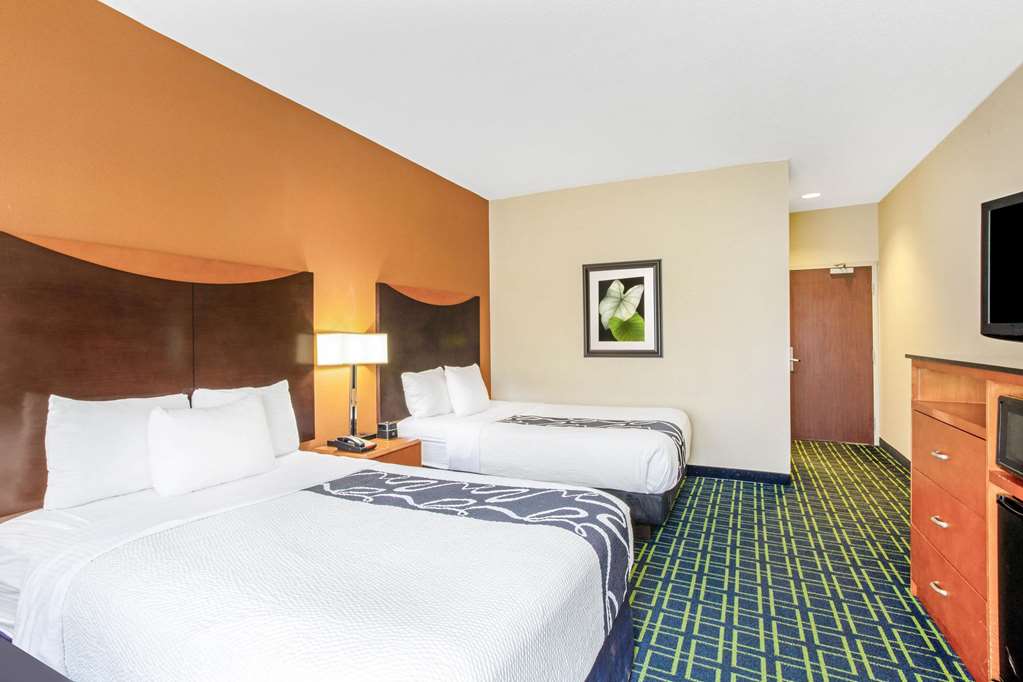 La Quinta Inn & Suites by Wyndham Manassas Battlefield - photo 32
