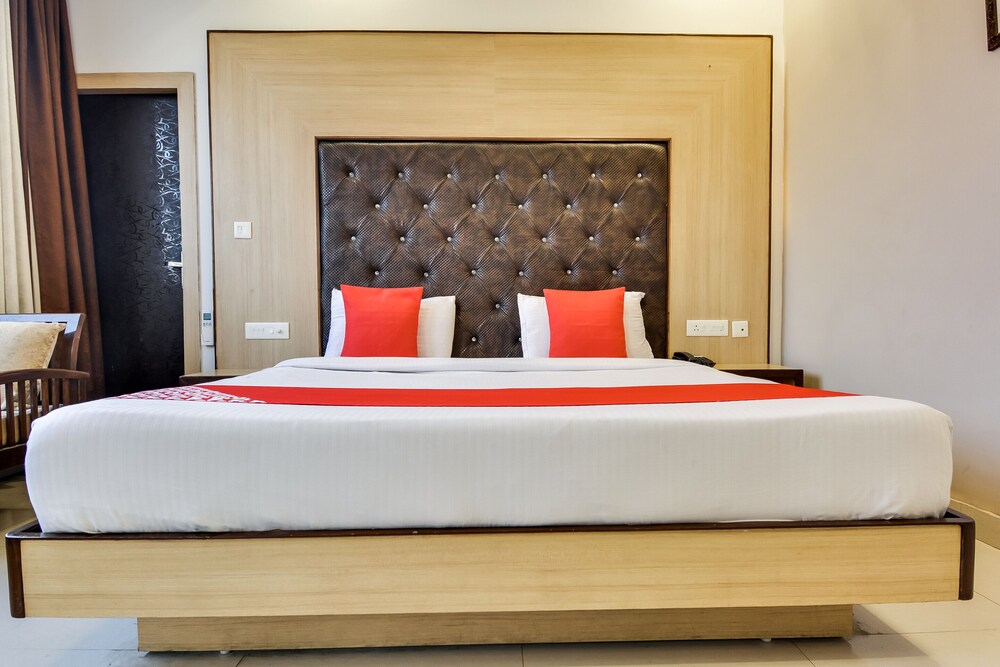 OYO 60737 Hotel Purple Residency in Basi, India