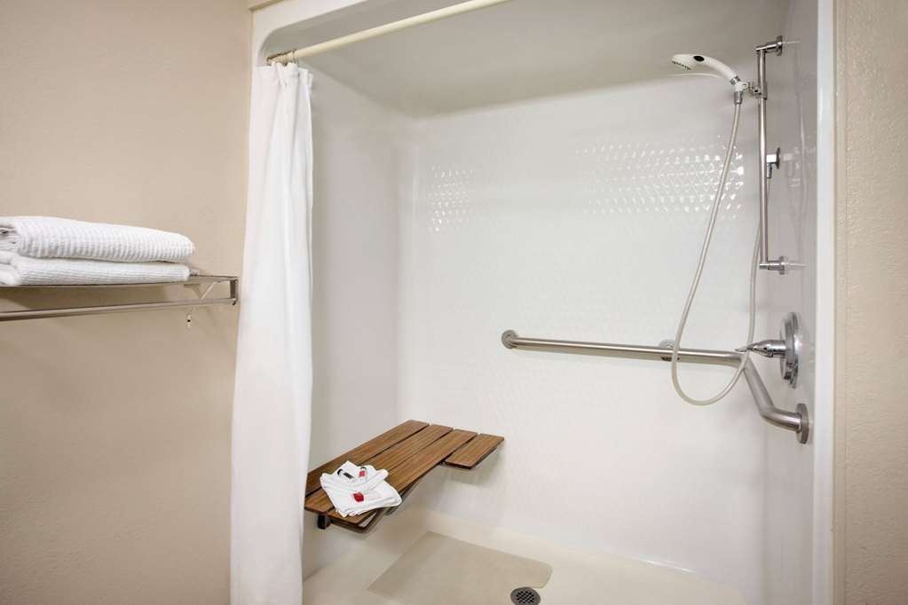 Travelodge by Wyndham Dexter - photo 23