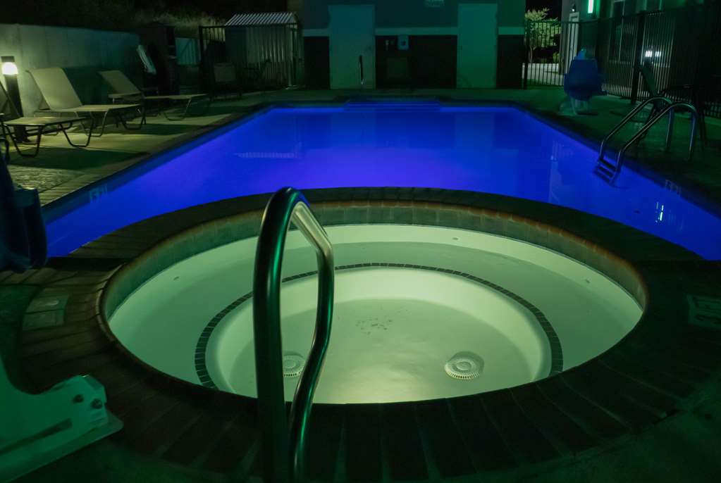 La Quinta Inn & Suites by Wyndham Karnes City Kenedy - photo 17