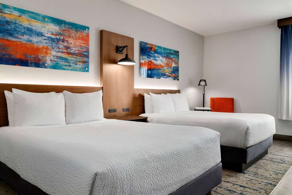 La Quinta Inn & Suites by Wyndham Stephenville - photo 35