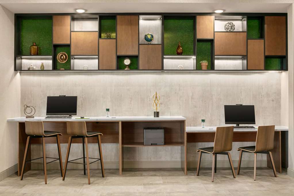 La Quinta Inn & Suites by Wyndham College Station North - photo 40