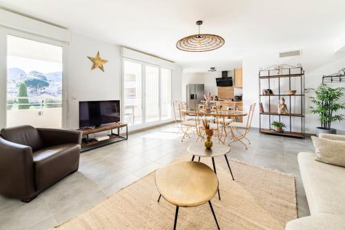 La Ciotat Beau T3 Mer Centre Climatisation Parking Prive Gratuit in La Ciotat, France