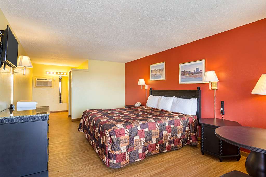 Rodeway Inn Roswell West - photo 9