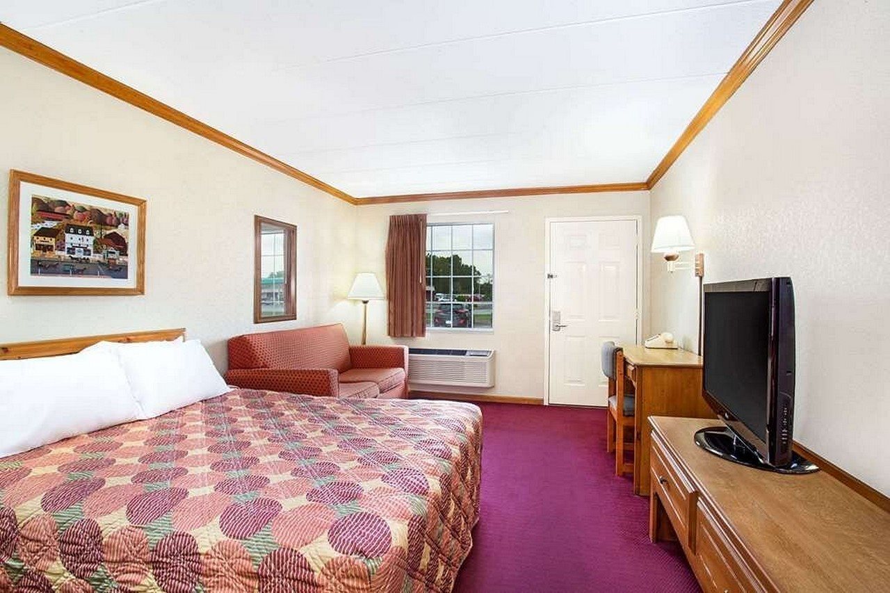 Days Inn By Wyndham Auburn - photo 9