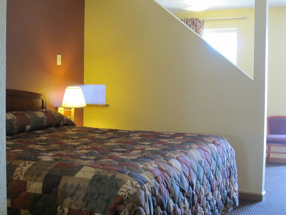 First Western Inn - photo 9