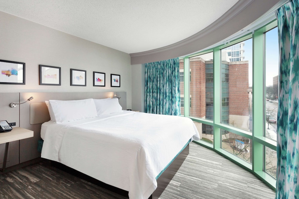 Hilton Garden Inn Chicago North Shore Evanston - photo 20