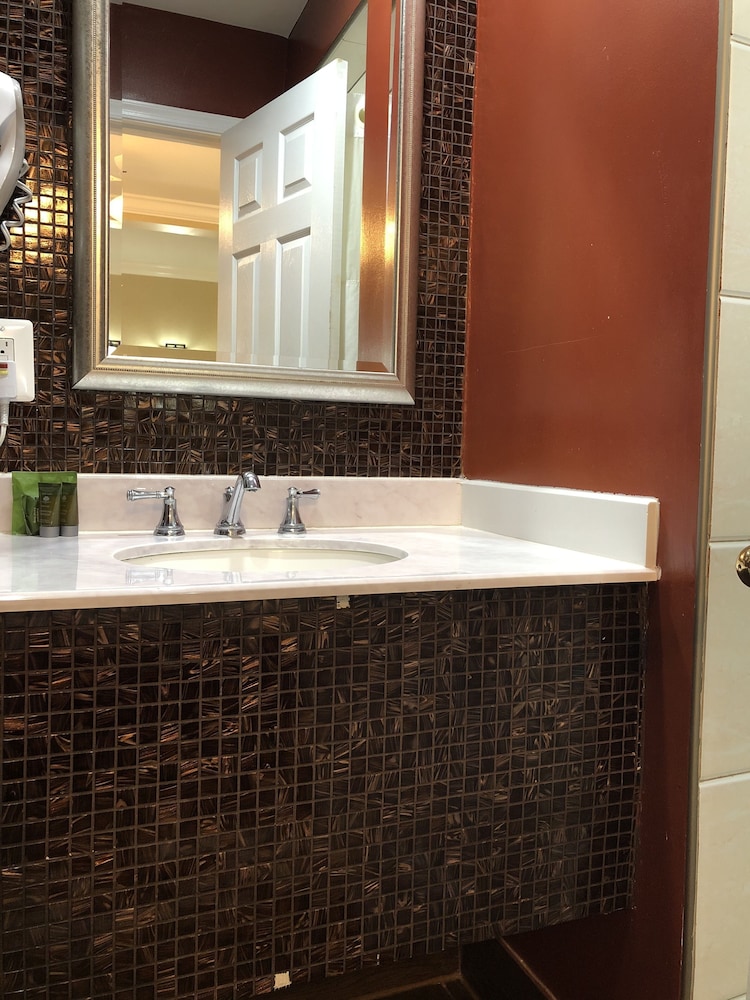 District Hotel - photo 23