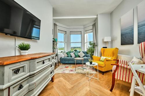 Bright Apt Steps From the Beach Dunluce Park 3 — 4-Star Luxury Hotel in Portrush, United Kingdom