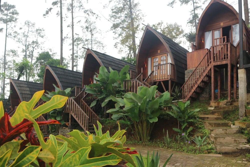 TwoSpaces Living at Welirang Resort — hotel in Terawas