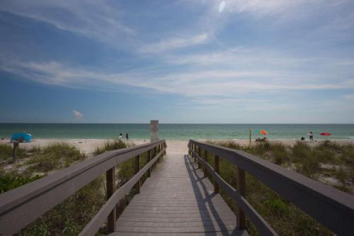Gulf Spray C - last minute hotel in Saint Pete Beach