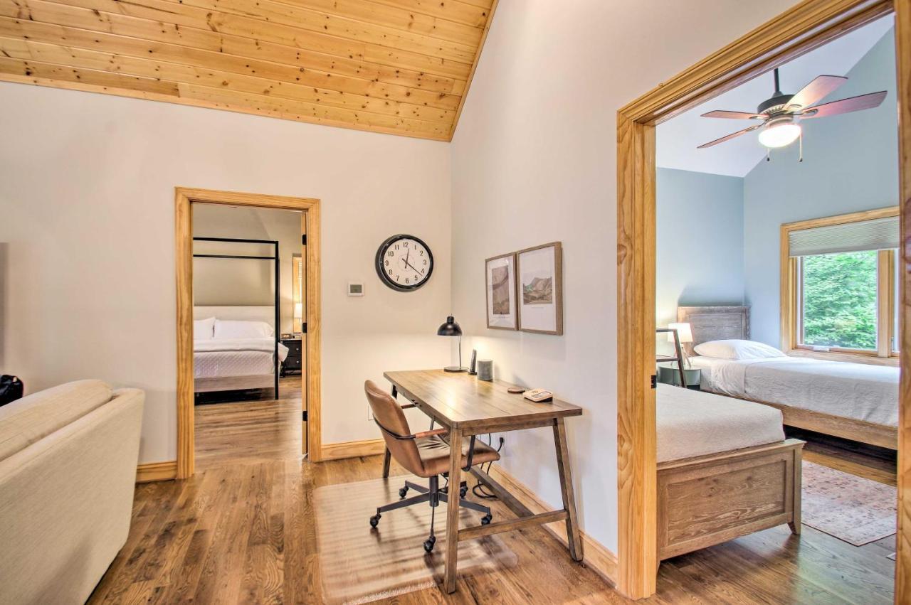 Luxe Wintergreen Resort Escape with Hot Tub - photo 8