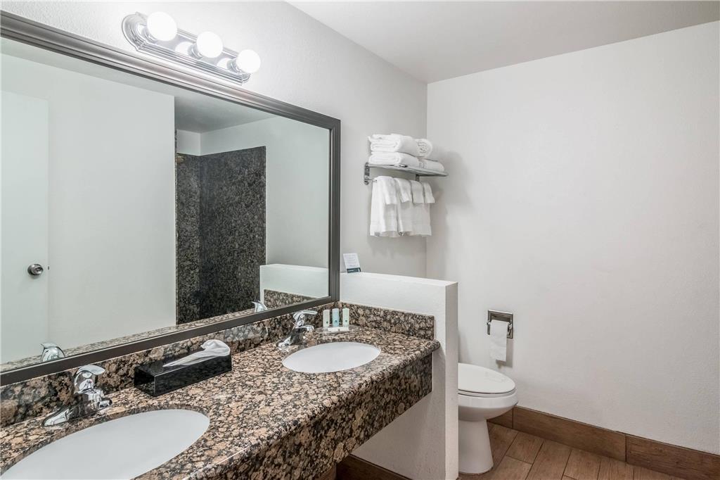 Quality Inn & Suites near Downtown Bakersfield - photo 18