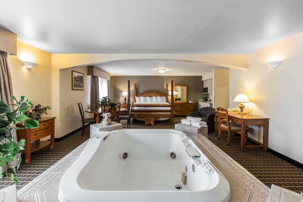 Quality Inn & Suites Silverthorne Copper Mountain - photo 17