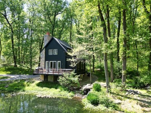 The Roundtop Chalet romantic couples getaway — 4-Star Luxury Hotel in Wrightsville, United States