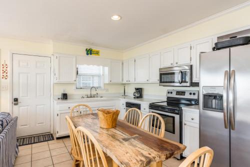 Mead Us At The Pier by Oak Island Accommodations - photo 25