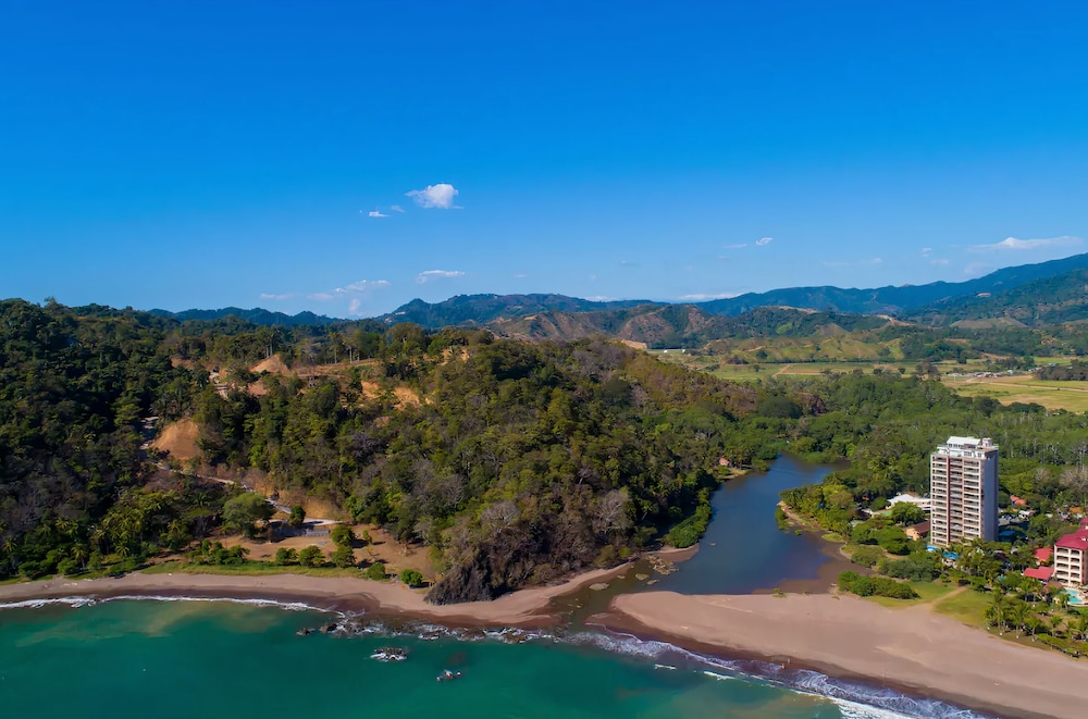 Breakwater Point — 5-Star Luxury Hotel in Jaco, Costa Rica