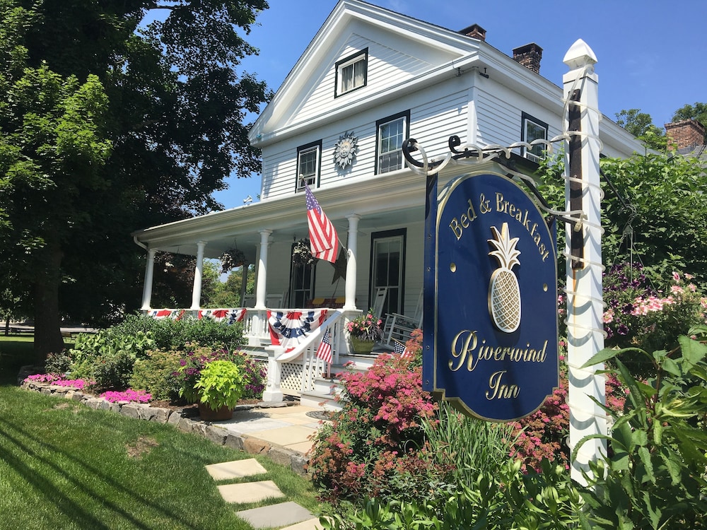 The Riverwind Inn — 4-Star Luxury Hotel in Deep River Center, United States
