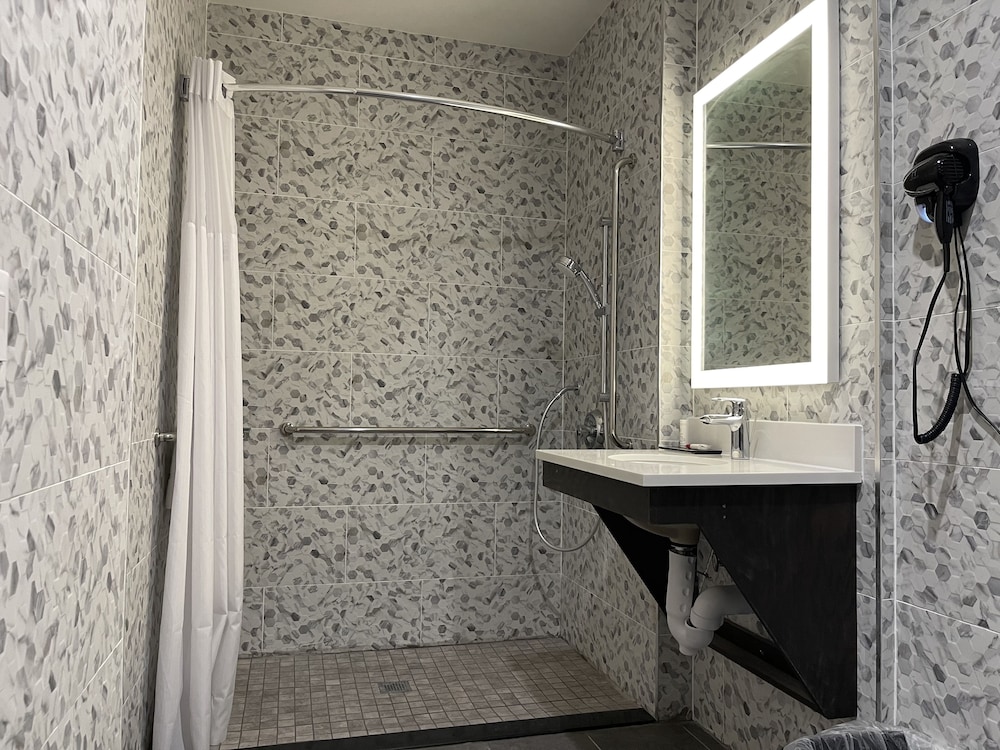 Super 8 by Wyndham Bronx Near Botanical Garden - photo 18