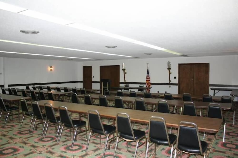 The Holiday Motel & Restaurant - photo 8