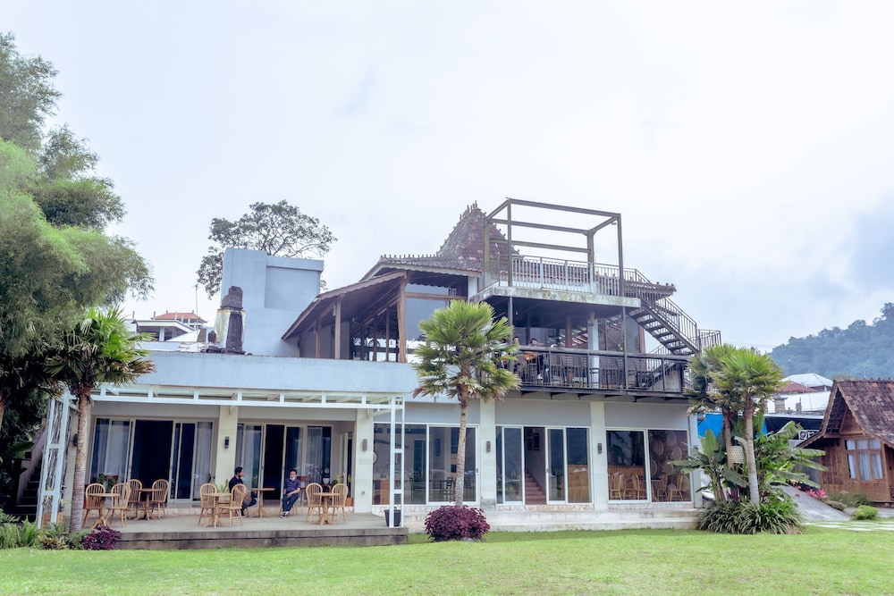 The Joglo Beratan in Baturiti, Indonesia