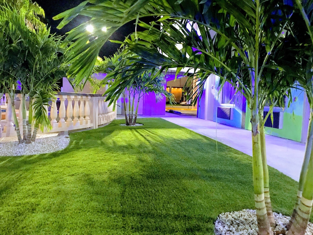 Tropical Inn & Suites - photo 55
