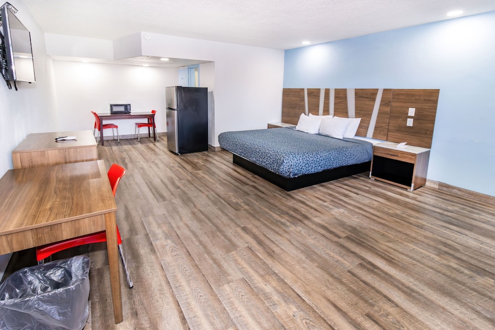 Econo Lodge Evansville - photo 4