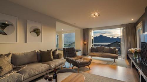 Villa Ranui Hot Tub Free Parking Lake Views — 4-Star Luxury Hotel in Queenstown, New Zealand