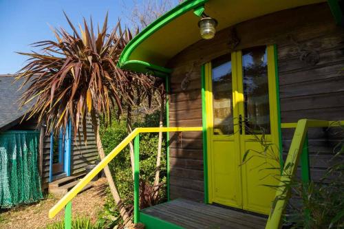 La Roulotte de Kastell Dinn a Morgat in Crozon, France