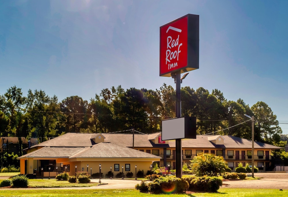 Red Roof Inn Columbus MS - featured photo
