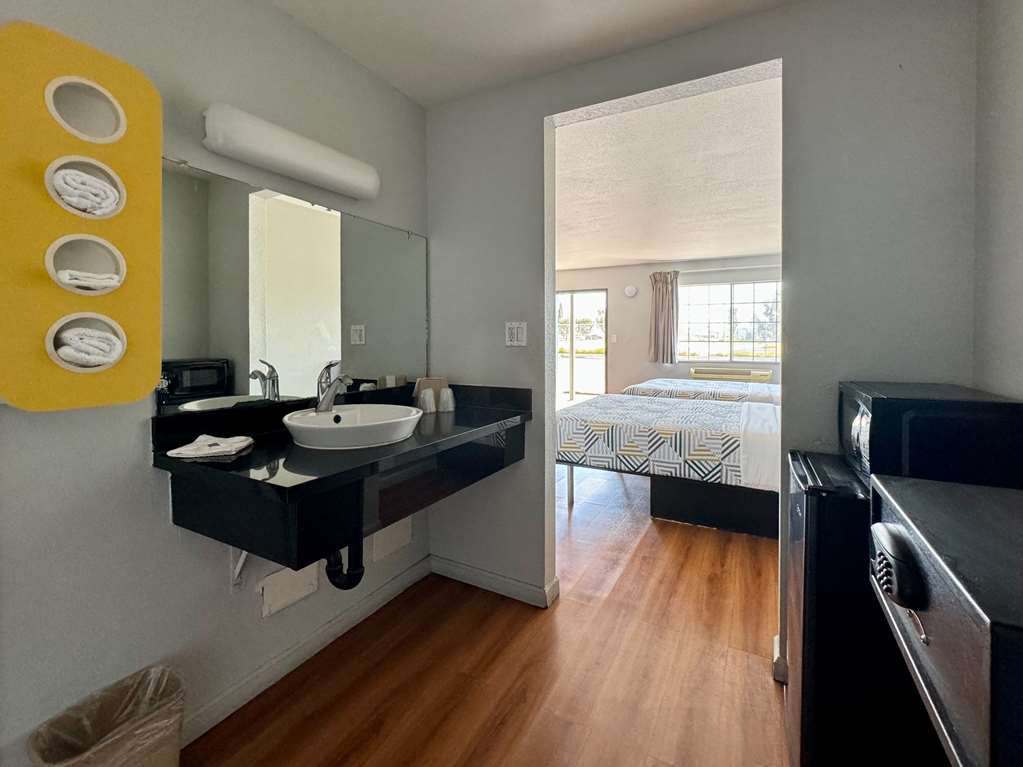 Motel 6 Delano CA - photo 24