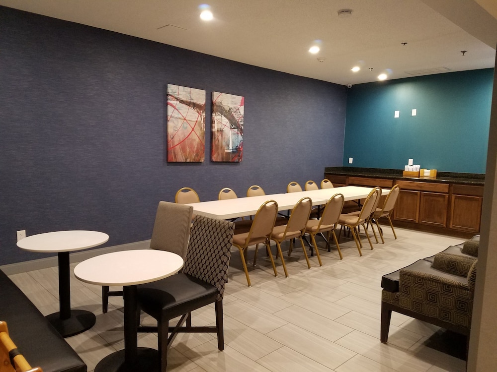 Hampton Inn Kansas City Blue Springs - photo 39