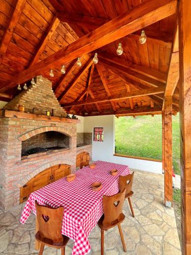 Vikendica River Uvac - carbon neutral hotel in Rudo