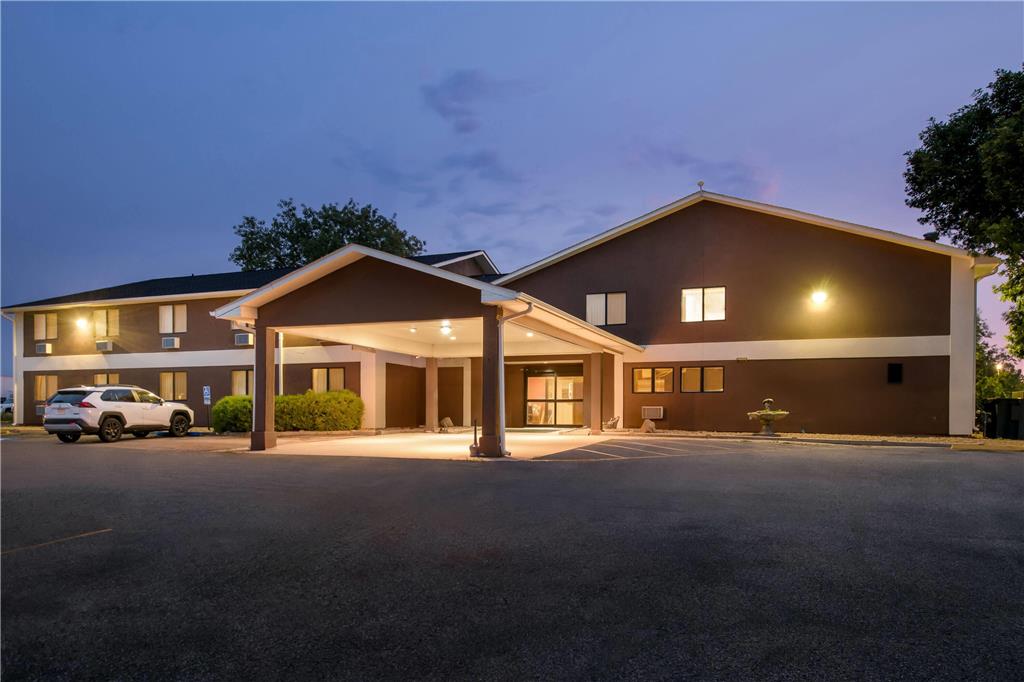 Super 8 by Wyndham Blue Earth - photo 7