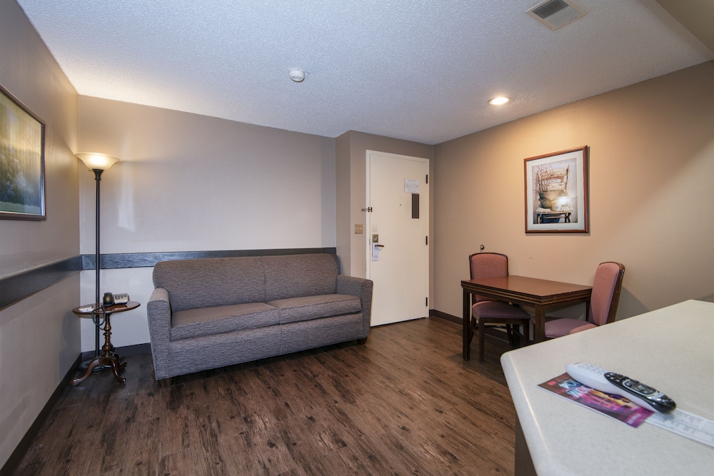 Guest Inn & Suites Midtown Medical Center - photo 15