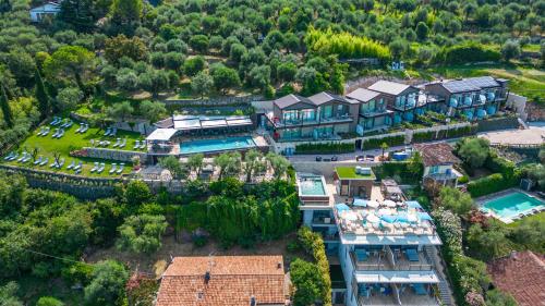Sky View Garda Lake by Hotel Galvani in Torri Del Benaco, Italy