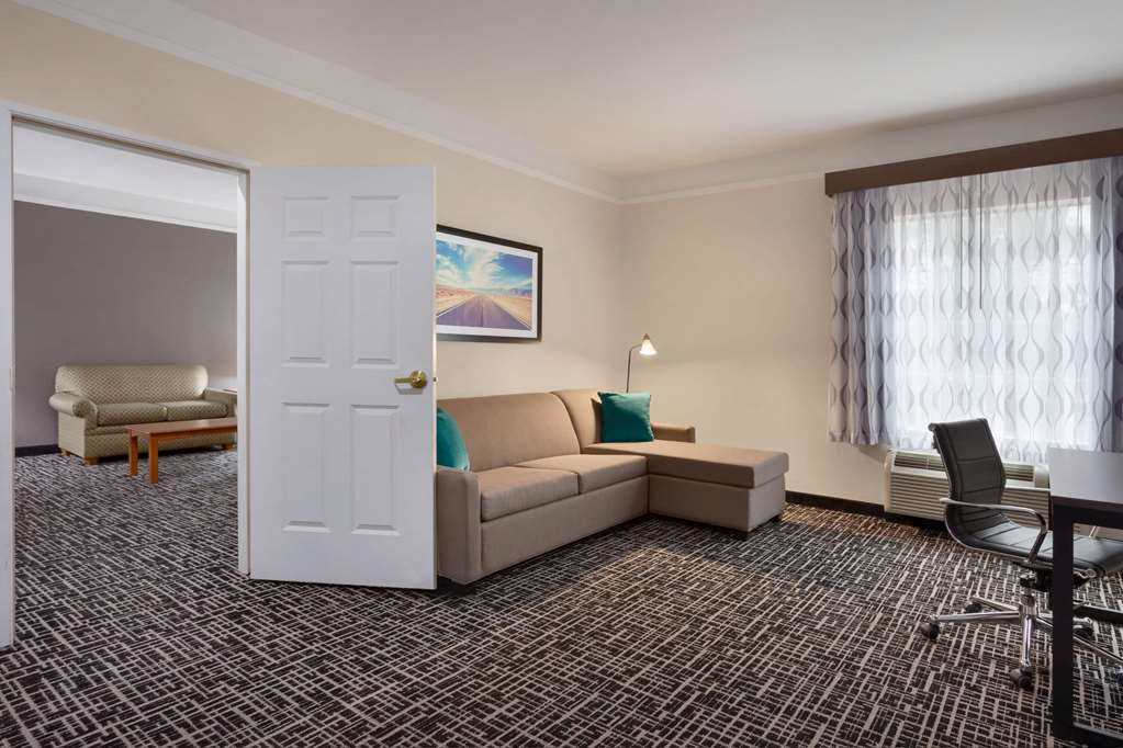 La Quinta Inn & Suites by Wyndham I 20 Longview South - photo 18
