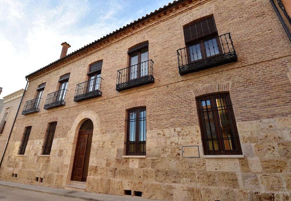 Sanmartina Hotel — Becerril De Campos