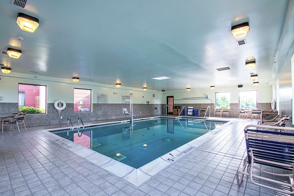 Hampton Inn Pine Grove - photo 37