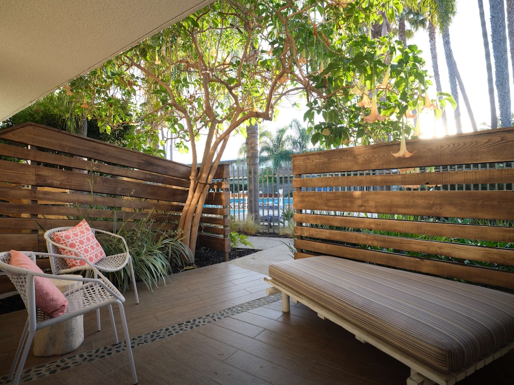 The Leta Santa Barbara Goleta Tapestry Collection by Hilton - photo 11