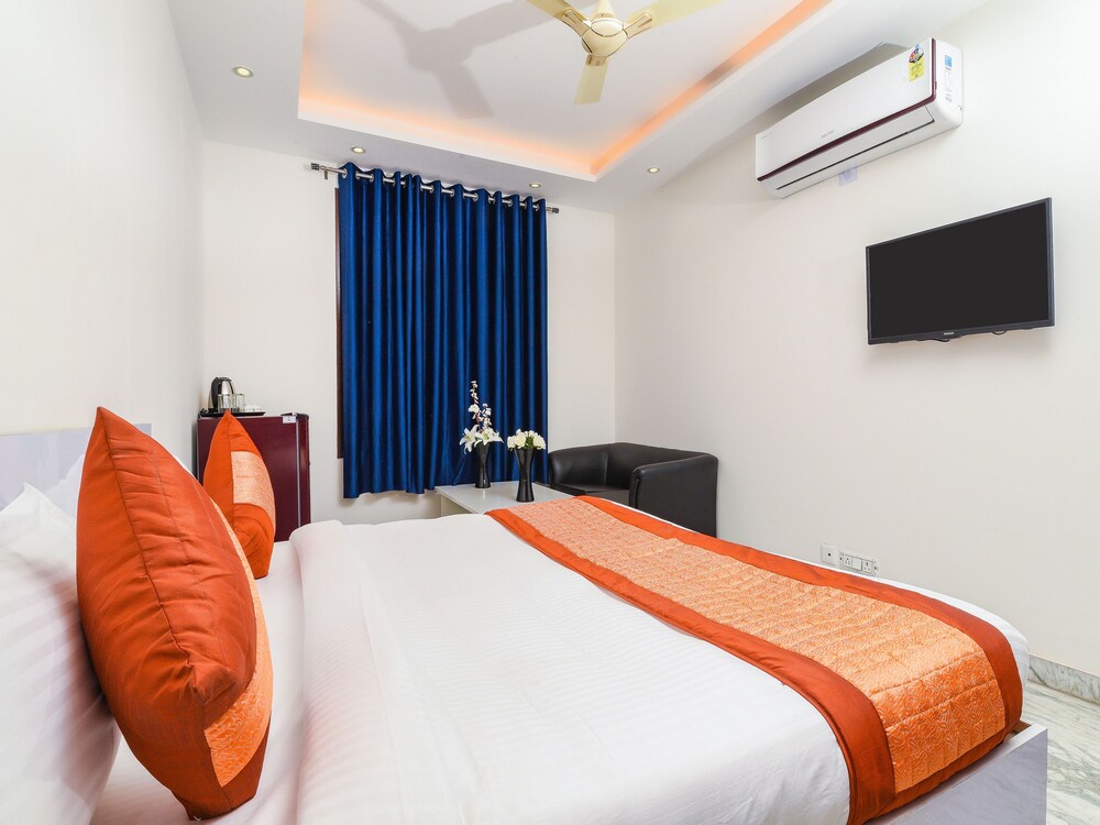OYO 15623 Golden Crystal in Dwarka, India