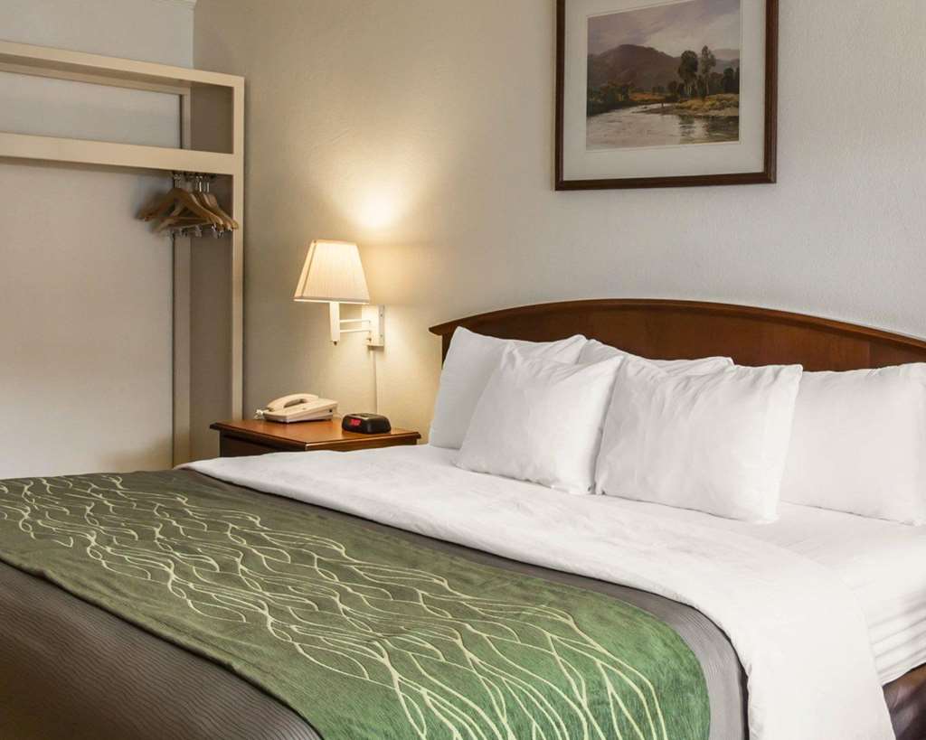 Rodeway Inn & Suites Cherokee On the River - photo 14