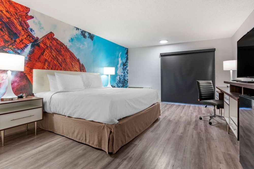 Clarion Pointe Fresno Near Yosemite - photo 13